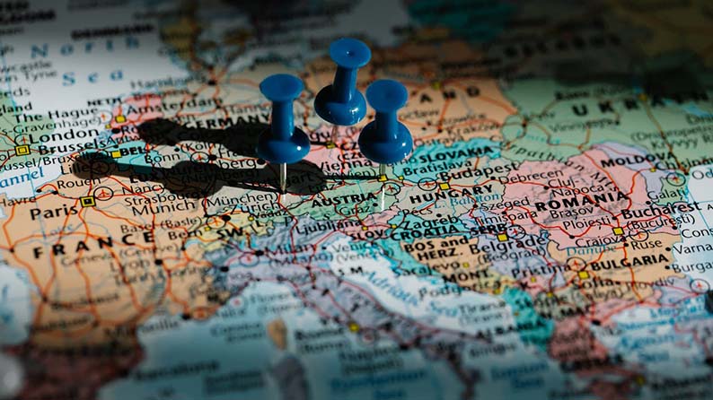 mapa mundi com foco em países europeus para viagens low cost
