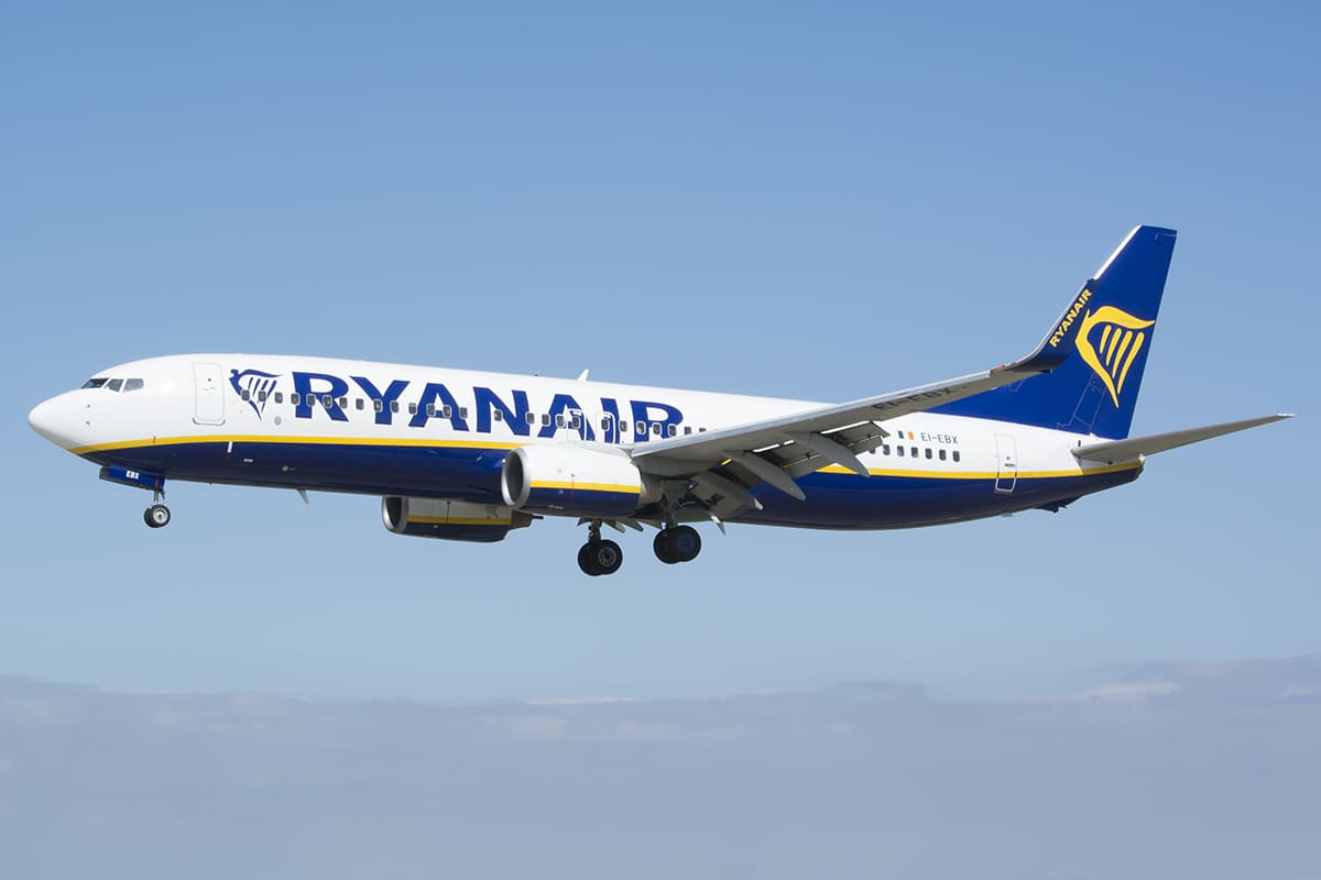 avião da rynair companhia aérea low cost da europa