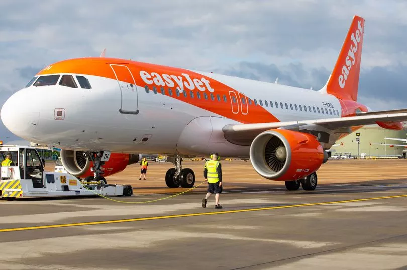 avião da companhia aérea low cost easy jet
